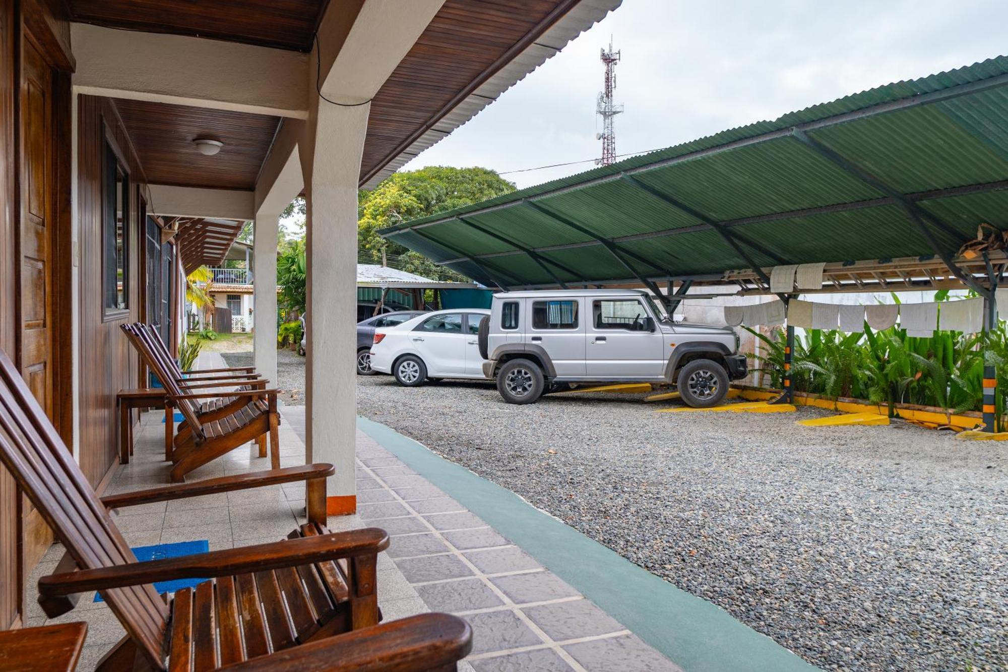Cabinas Arrecife Cahuita Exterior foto