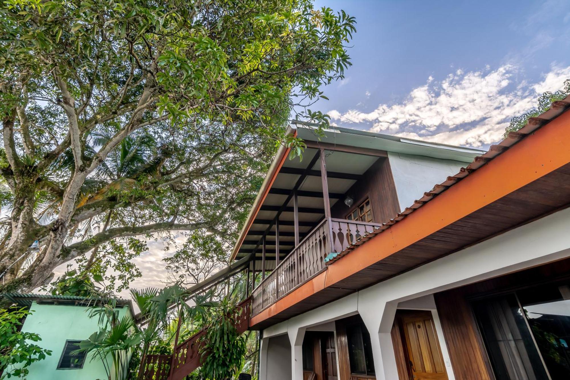 Cabinas Arrecife Cahuita Exterior foto