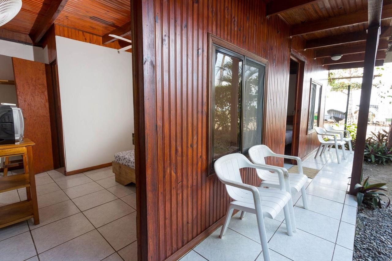 Cabinas Arrecife Cahuita Exterior foto